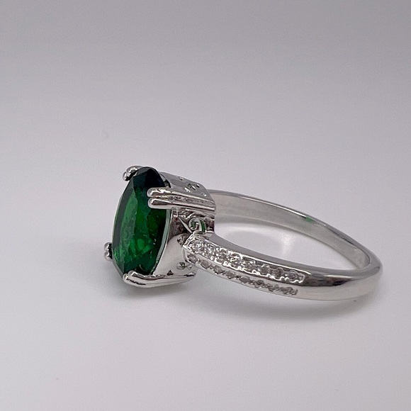 Diamond & Emerald Simulant Silver Plated Ring, Size 8 - Picture 2 of 3